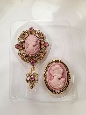 Vintage-Style Pink Cameo Brooch Set - Gold-Tone